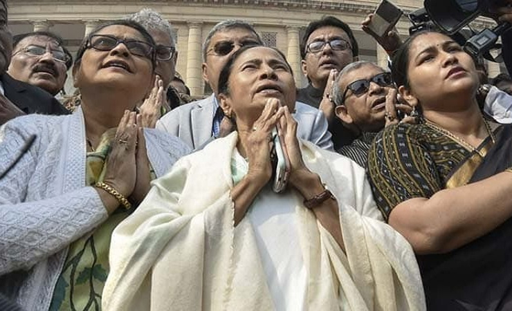 কাশ্মীরে শান্তির জন্য মমতার প্রার্থনা