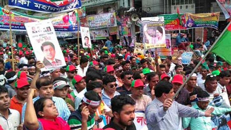 নয়াপল্টনে বিএনপি নেতাকর্মীদের ঢল, যান চলাচল ব্যাহত