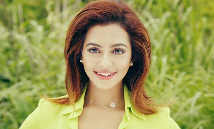পটাকা গার্ল ফারিয়ার ‘বিকিনি লুক’, ইনস্টাগ্রামে ঝড়