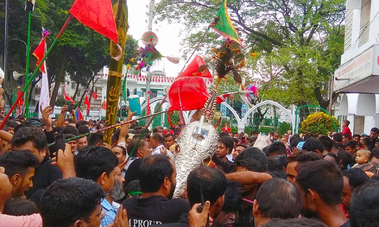 কঠোর নিরাপত্তায় তাজিয়া মিছিল, মানুষের ঢল