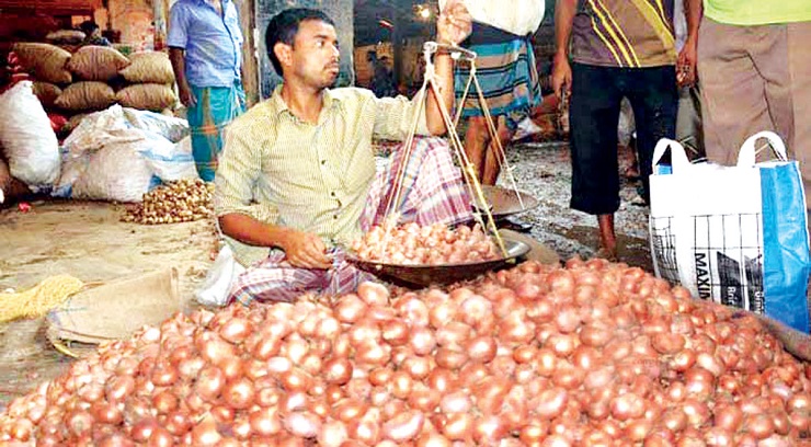 বাড়ছে পেঁয়াজের দাম, কেজি প্রতি ১০০ টাকা!