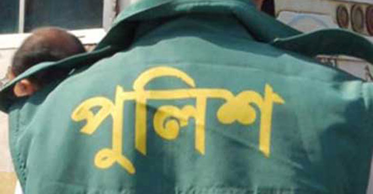 ব্যবসায়ীর পকেট থেকে সাড়ে ৭ হাজার টাকা কেড়ে নিলেন এএসআই