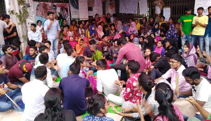 শিক্ষার্থীদের আ' লীগ নেতার হুমকি, ‘তোর আব্বারে ভিসি বানিয়ে দেই’  