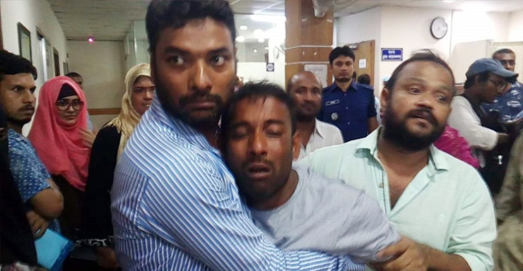 'ওরা টাকার জন্য আমার স্ত্রীকে মেরে ফেলেছে'