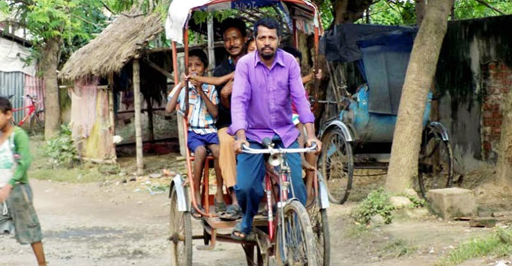 ৩০ টাকার লটারিতে রিকশাচালক পেলেন ৫০ লাখ টাকার পুরস্কার