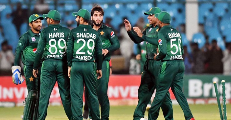 ঘরের মাঠে বড় জয় দিয়ে শুরু পাকিস্তানের