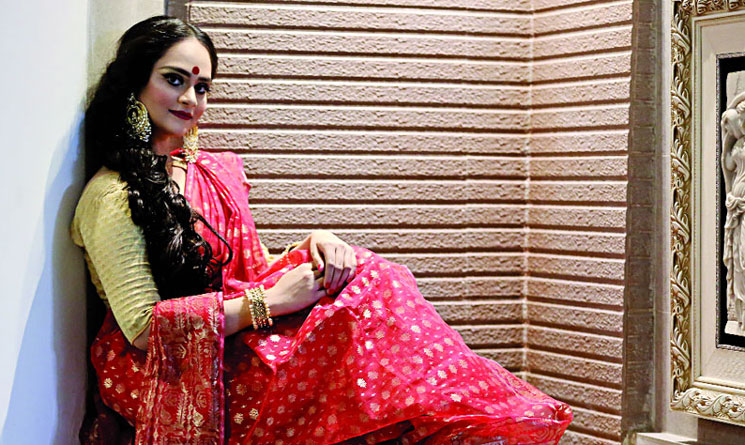 সাধারণ জর্জেট শাড়িতে গর্জিয়াস লুক