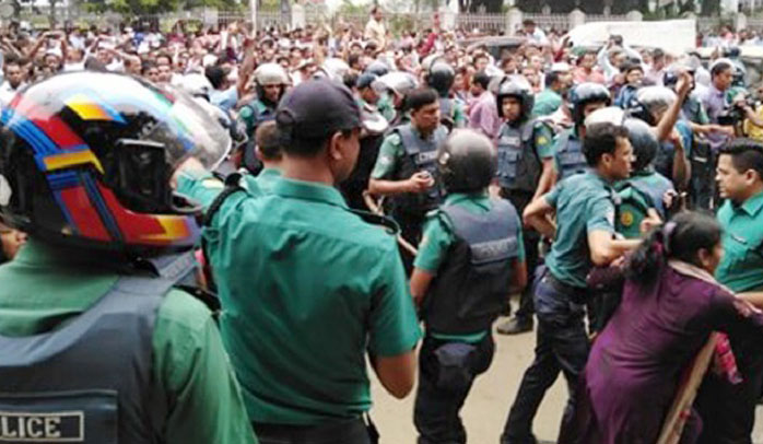 শিক্ষকদের সমাবেশে পুলিশের বাধা