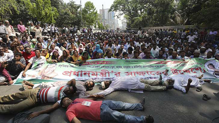 সরকারকে প্রাথমিক শিক্ষকদের আল্টিমেটাম