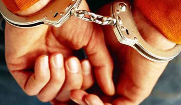 ফ্রিতে সিগারেট নিতে গিয়ে ভুয়া এসআই আটক