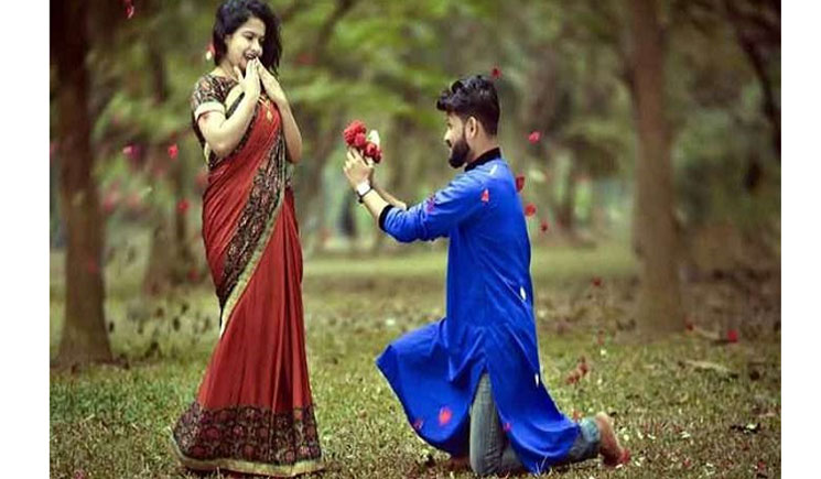 হাঁটু গেড়ে বসে বিয়ে বা প্রেমের প্রস্তাব দেয়ার রহস্যটি জানেন কি?