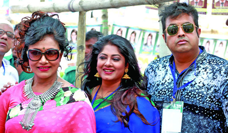 উৎসবমুখর পরিবেশে চলচ্চিত্র শিল্পী সমিতির নির্বাচন চলছে
