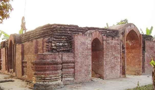 মাটির নিচে গায়েবি মসজিদ