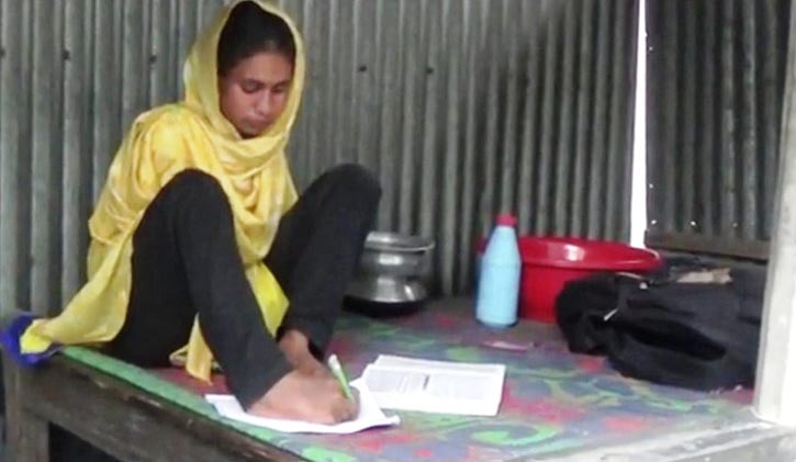 পায়ের জোরে আয়েশা এখন মাস্টার্সে