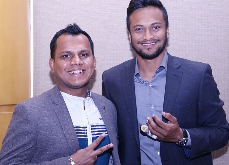 সাকিবের কথা শুনতে শুনতে দু'চোখ গড়িয়ে অশ্রু নেমে এলো