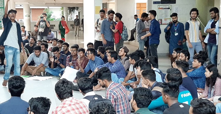 আজও উত্তাল আহসানউল্লাহ, ভর্তি পরীক্ষা অনিশ্চিত