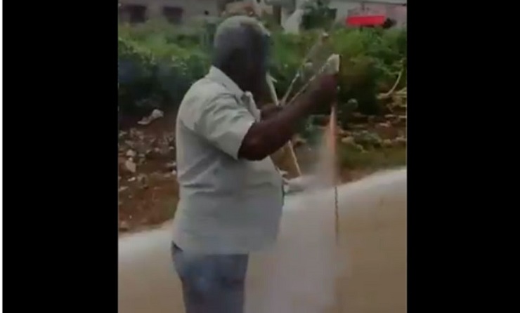 সিগারেটের আগুনে ১১টি রকেট উড়ালেন তিনি