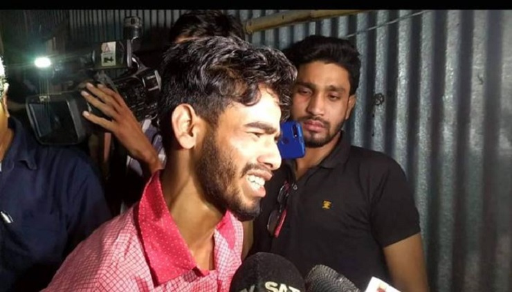 ‘এক বোনের লাশ বুকে লইছি, আরেক বোন পড়ে আছে রাস্তায়’