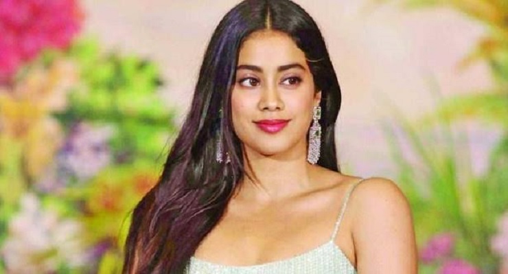 পথশিশুর প্রতি জাহ্নবীর ভালোবাসা, মুহুর্তেই ভাইরাল