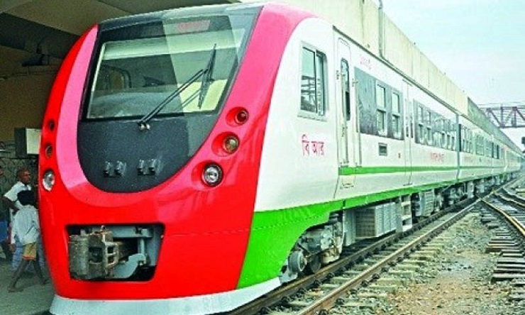 যাত্রীসহ ডেমু ট্রেন ফেলে পরিচালক গেলেন শ্বশুরবাড়ি
