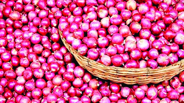 পেঁয়াজের ঝাঁজে তেতে উঠছে বাজার