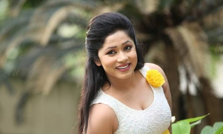 নারীদের যে ৫ ছলনার ফাঁদে পা দেন পুরুষেরা!