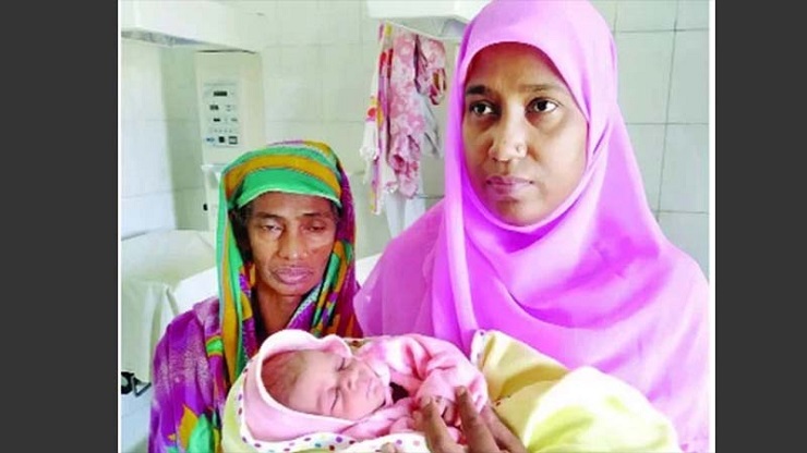 রেলস্টেশনে পাগলির সন্তান প্রসব, বিপাকে প্রশাসন