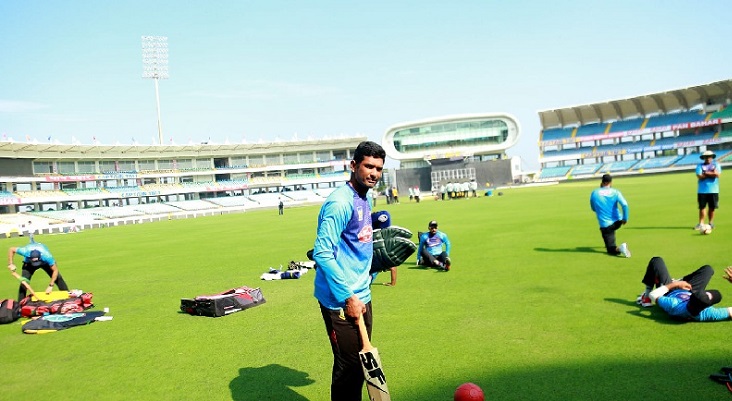 সব শঙ্কা উড়িয়ে রাজকোটে সূর্যের হাসি