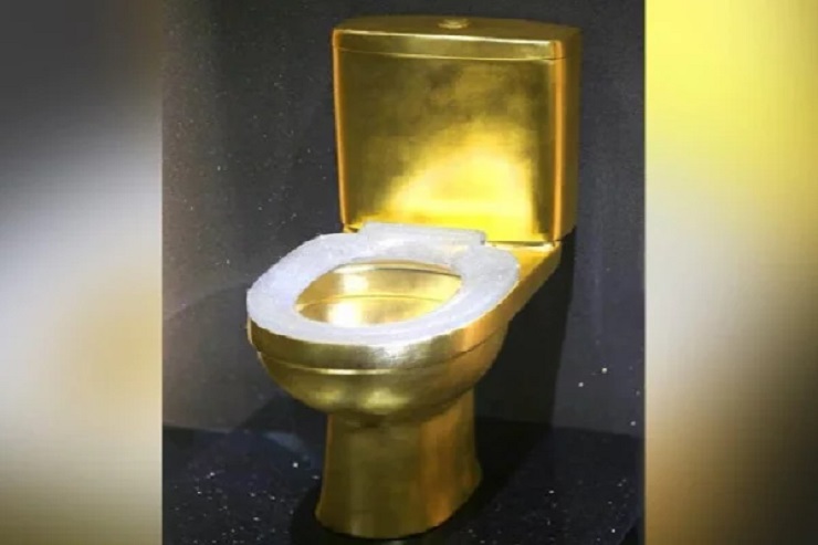 সোনার তৈরি কমোডে ৪০ হাজার হীরা