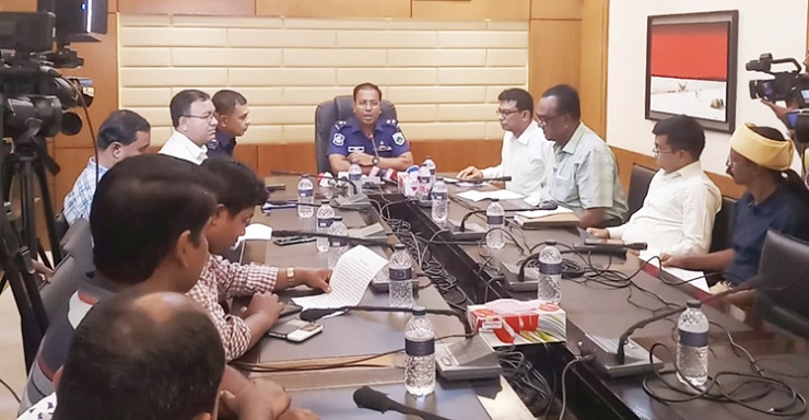 সিরাজগঞ্জে ২৮টি অস্ত্রসহ দুই ব্যবসায়ী আটক