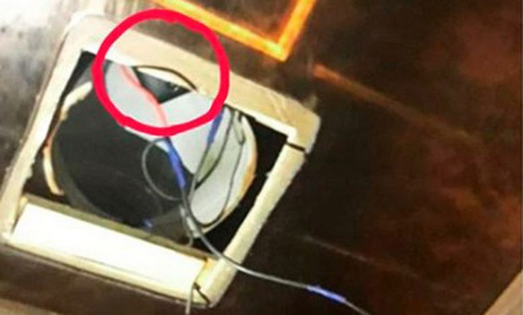 ক্যাফেতে নারীদের শৌচাগারে ক্যামেরা, ছবি ভাইরাল