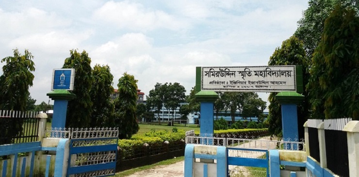 বাড়িতে মায়ের লাশ রেখে পরীক্ষা দিল মেয়ে