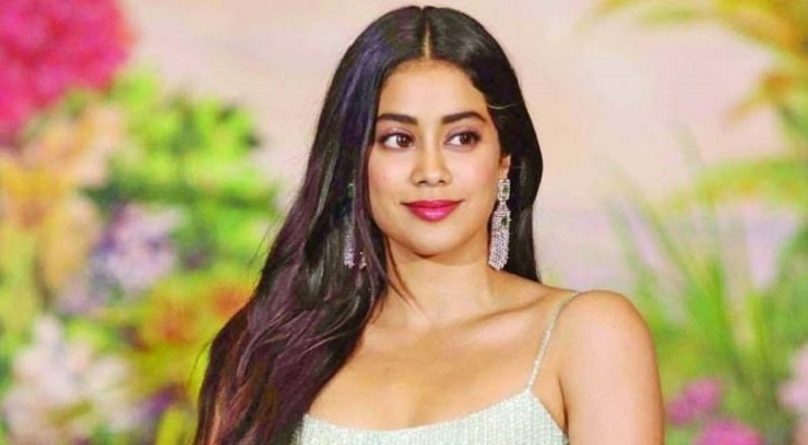 যে কারণে ক্যামেরা বন্ধ করতে বললেন শ্রীদেবী কন্যা জাহ্নবী
