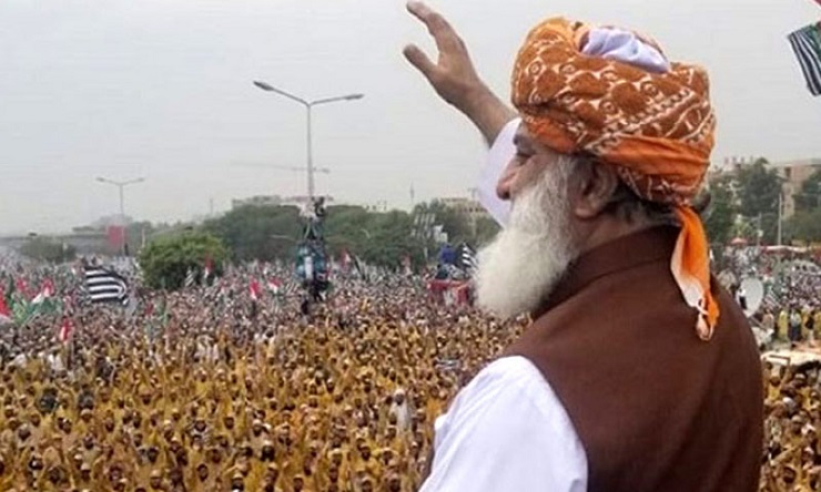 ইমরান খানকে পদত্যাগে ৪৮ ঘণ্টার আল্টিমেটাম