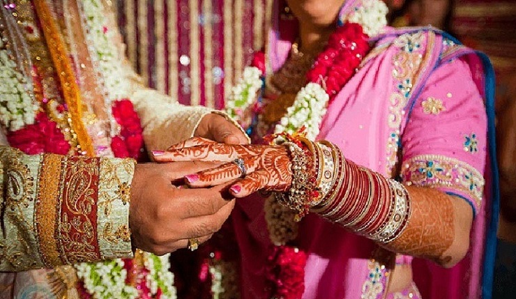 গভীর রাতে বিয়ের আয়োজন, কনে রেখে পালাল বর