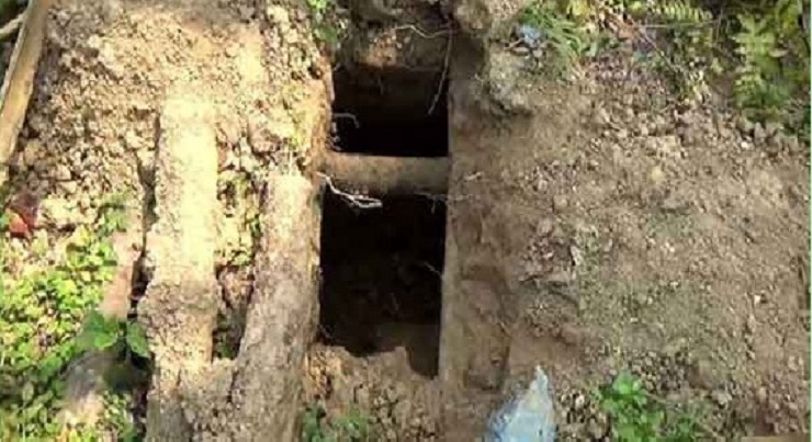 বাইকের জন্য মৃত মা-বাবার দেহ তুলে হাড় বের করল ছেলে!