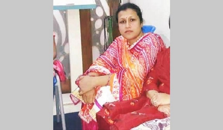 পছন্দের শাড়ি পরেই মৃত্যুকে আলিঙ্গন