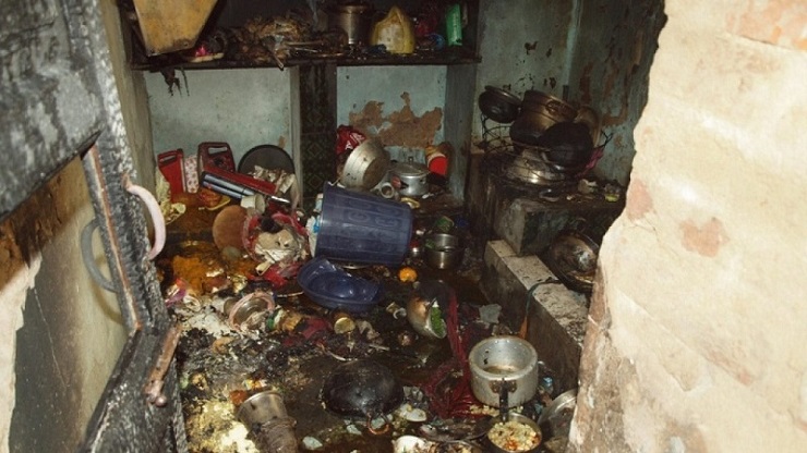 ‘দুই নারীর দেহ আমার দোকানে ছিটকে পড়ে’
