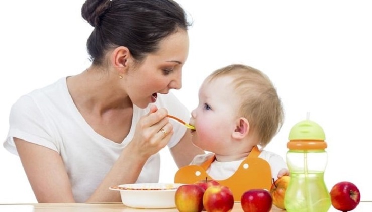 শিশুর জন্য বিপদজনক ১০ খাবার