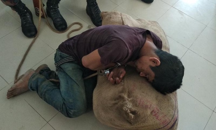 গাঁজার বস্তার ওপর ঘুমের রাজ্যে মাদকাসক্ত নয়ন