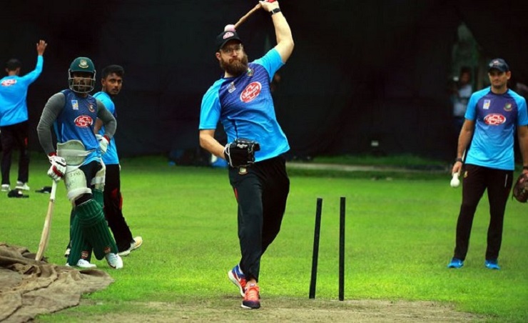ম্যাচের পিচে অনুশীলন করতে না দেওয়ায় ক্ষুব্ধ ভেট্টোরি