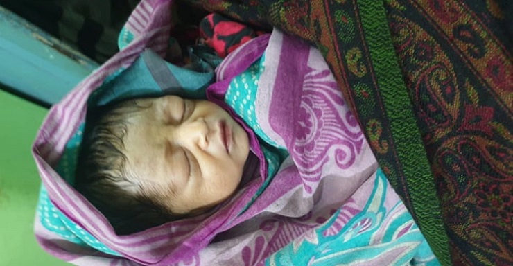 বাঁচানো গেলো না রাস্তায় পাওয়া সেই নবজাতককে