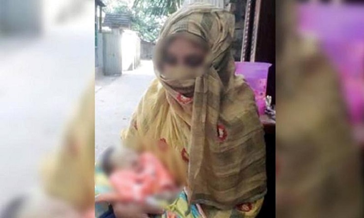মৃত সন্তানকে কোলে নিয়ে থানায় চতুর্থ শ্রেণির ছাত্রী!