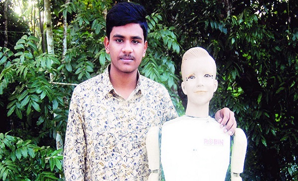 বাংলায় কথা বলা রোবট আবিষ্কার করলো বরিশালের স্কুলছাত্র