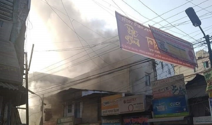 কিশোরগঞ্জের গৌরাঙ্গ বাজার দোকানে অগ্নিকাণ্ড 