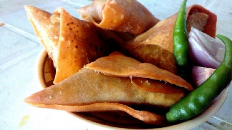 সমুচা খাওয়া নিষিদ্ধ!