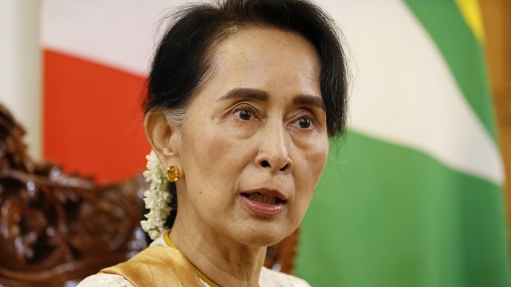 হেগে যাচ্ছেন সু চি