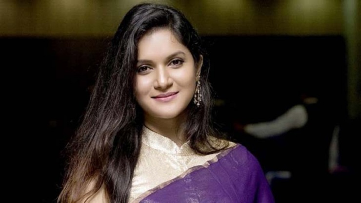 সেই তো নথ খসালি, তবে কেন লোক হাসালি?
