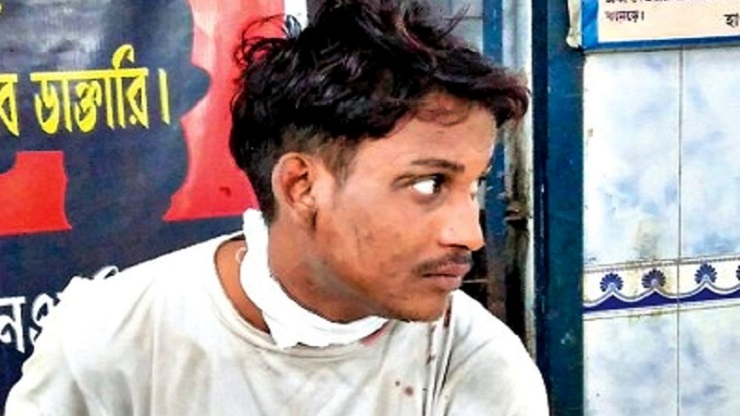 স্বামীকে পুলিশের সামনেই কোপাল স্ত্রীর ‘প্রেমিক’