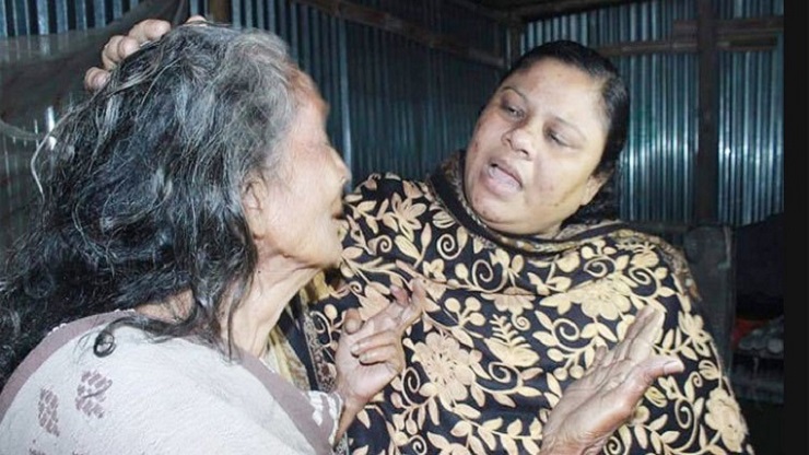 ১০ সন্তানের মা খান ভিক্ষা করে, খাবার না মিললে থাকতে হয় উপোষ